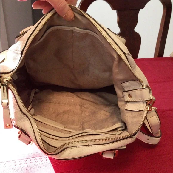 Michael Kors off vanilla colored leather purse - Picture 7 of 10